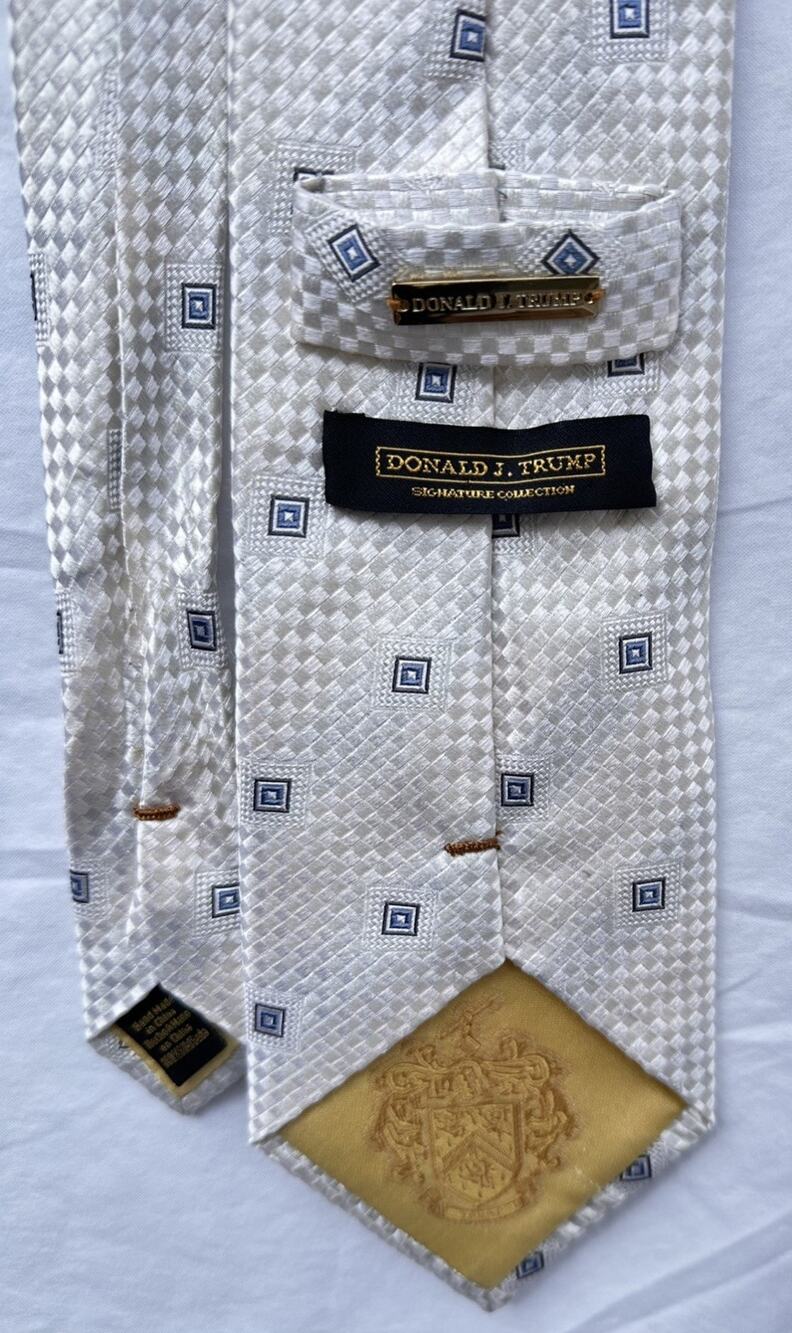 President Donald Trump Signature Collection Gold Bar Tie Silk 100% White 60"